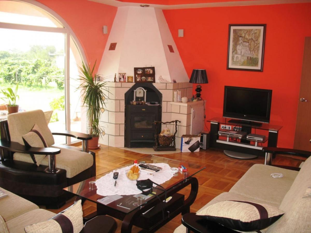 House for sale in a quiet area of Podgorica 11