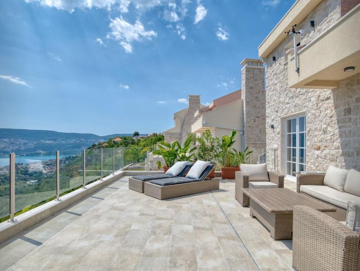 Kuća u Herceg Novom, 240m² 2