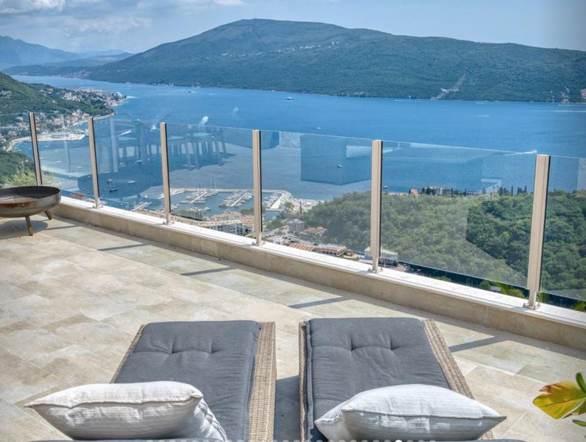 Kuća u Herceg Novom, 240m² 27