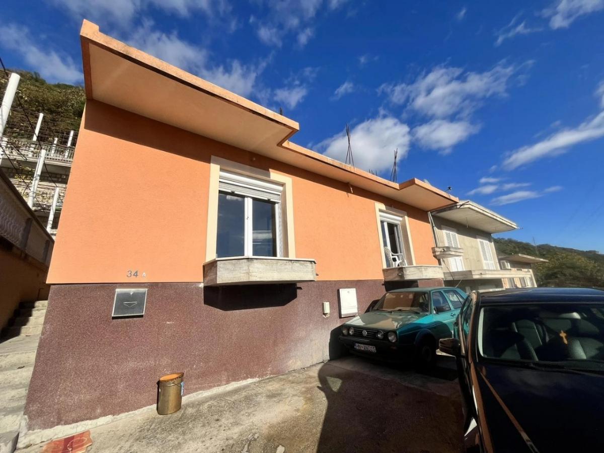 Two-story house in Igalo, Herceg Novi