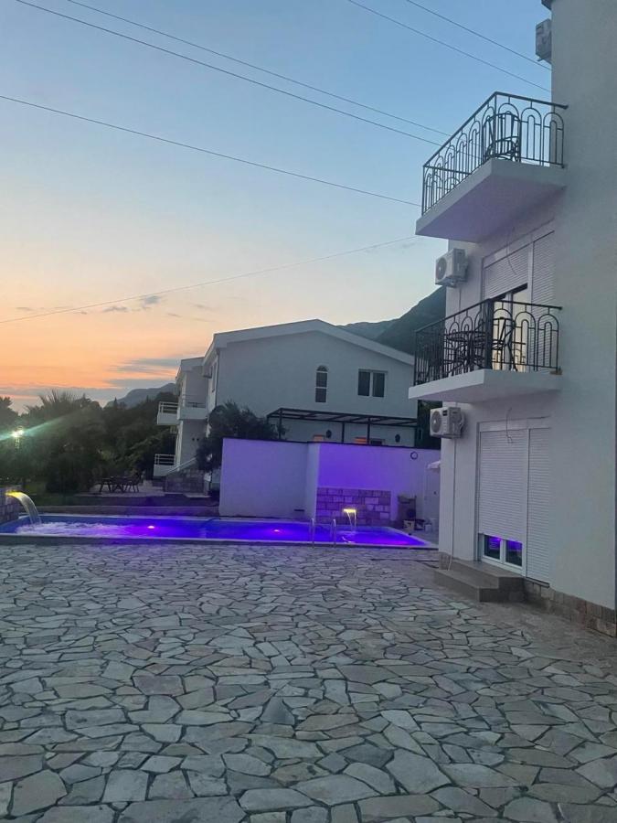 House for Sale – Large Family House with Swimming Pool 3
