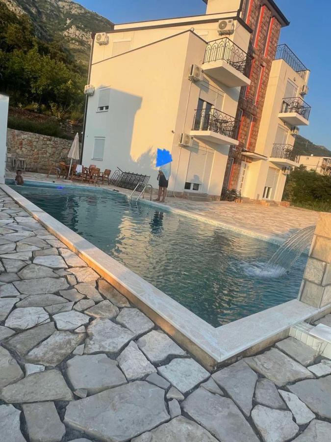 House for Sale – Large Family House with Swimming Pool 9