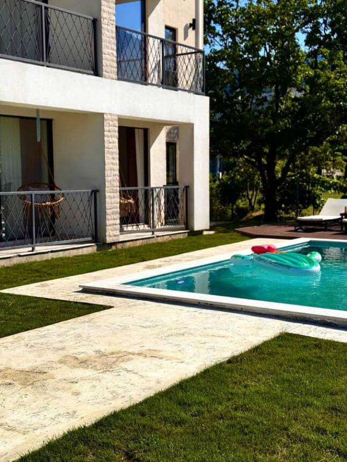 Modern House with Pool and Nature View 2