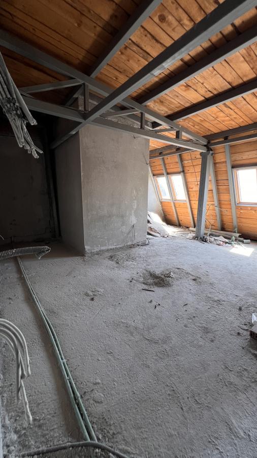 Spacious Top-Floor Apartment – Zabjelo, 2 Bedrooms 2
