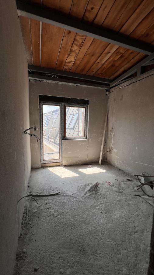 Spacious Top-Floor Apartment – Zabjelo, 2 Bedrooms 6