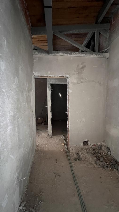 Spacious Top-Floor Apartment – Zabjelo, 2 Bedrooms 8