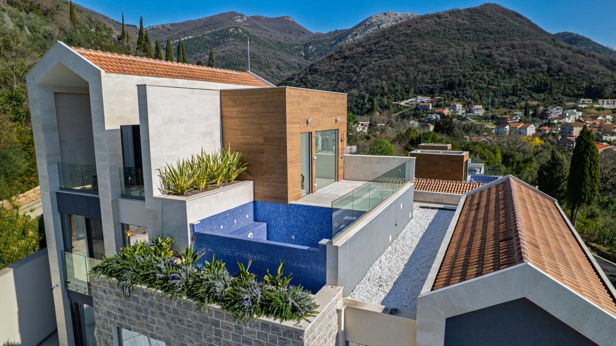 Luxury townhouse 286m2, with sea view, Tivat