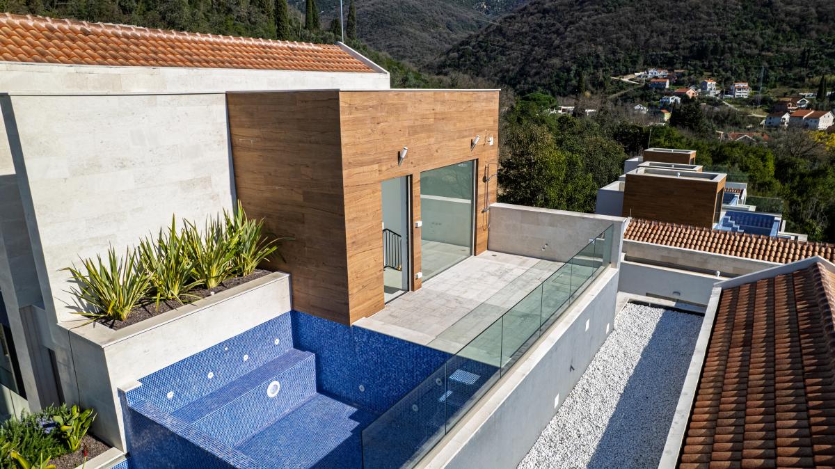 Luxury townhouse 286m2, with sea view, Tivat 17