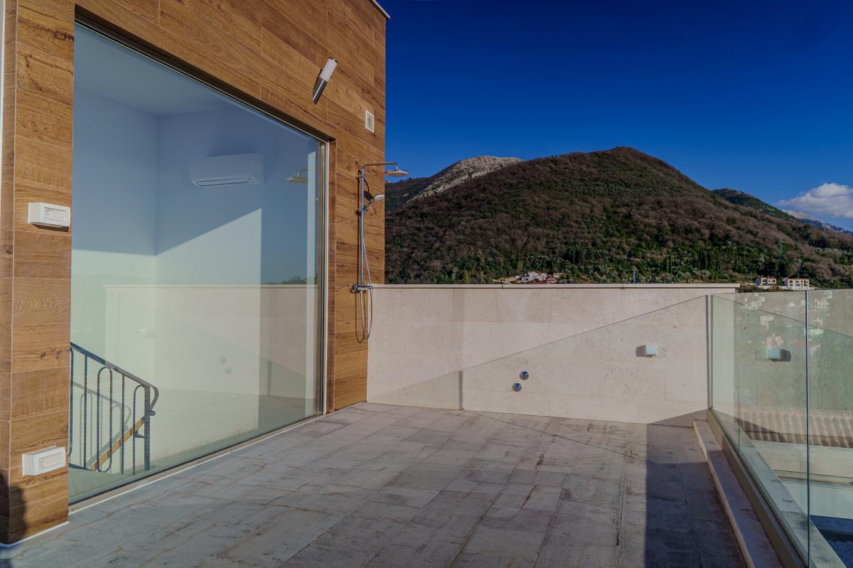 Luxury townhouse 286m2, with sea view, Tivat 34