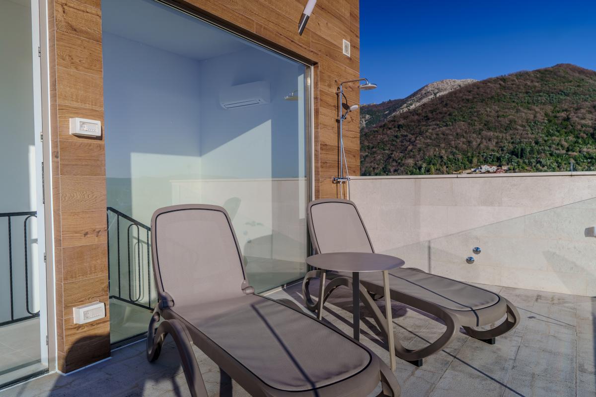 Luxury townhouse 236m2, with sea view, Tivat 37