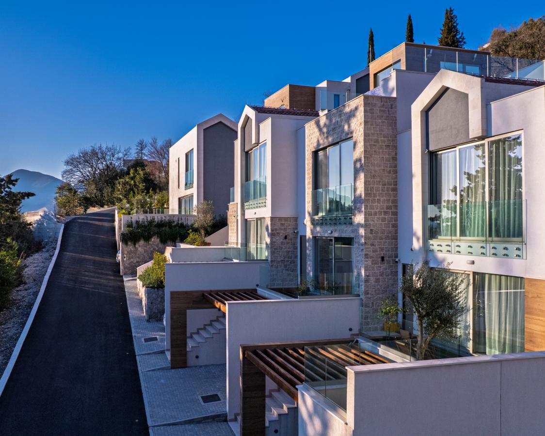 Luxury townhouse 236m2, with sea view, Tivat 40