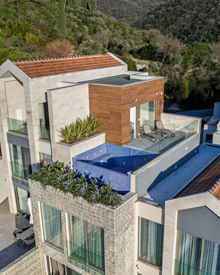 Luxury townhouse 312m2, with sea view, Tivat 2