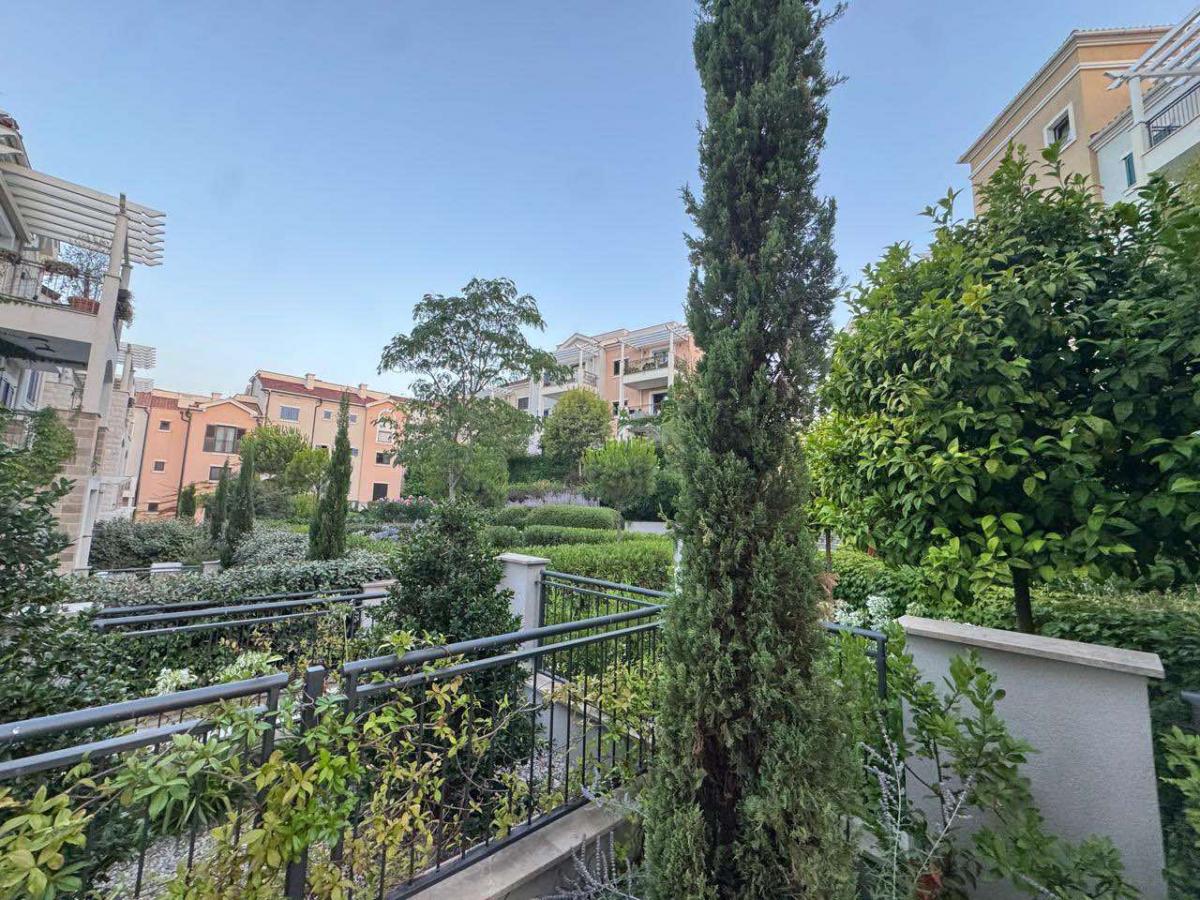 Dvosoban stan u Tivtu, 79m² 2