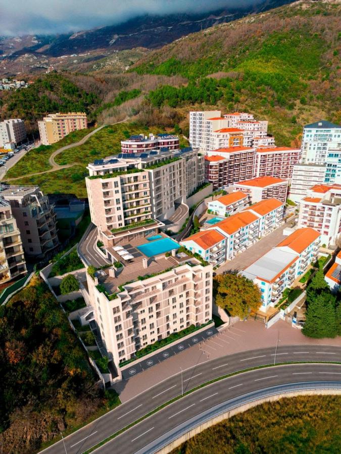 Modern apartments with sea view in a new residential complex in Becici 15