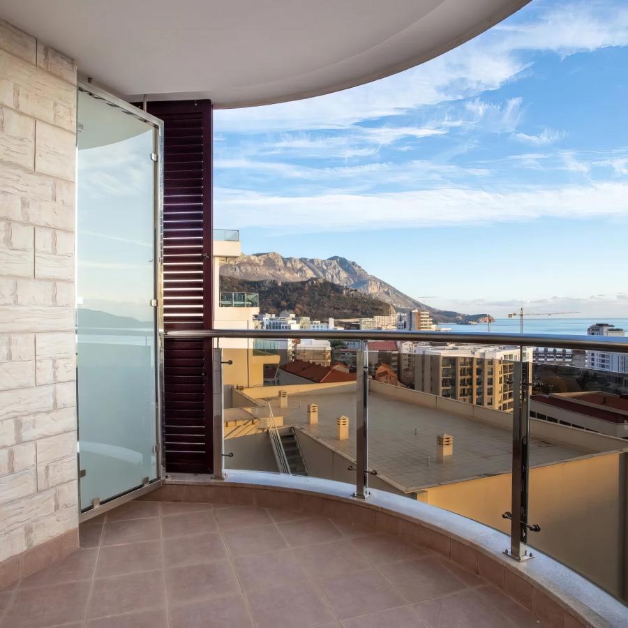 Modern apartments with sea view in a new residential complex in Becici 18