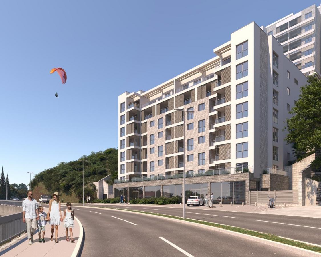 Modern apartments with sea view in a new residential complex in Becici 3