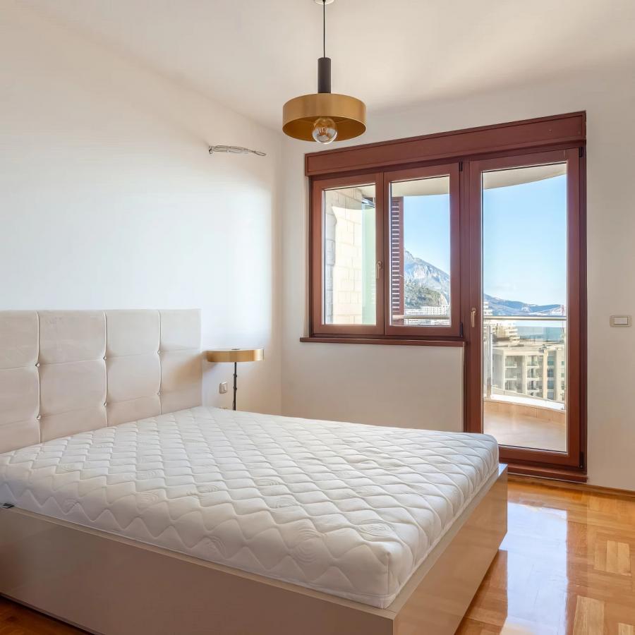 Modern apartments with sea view in a new residential complex in Becici 24