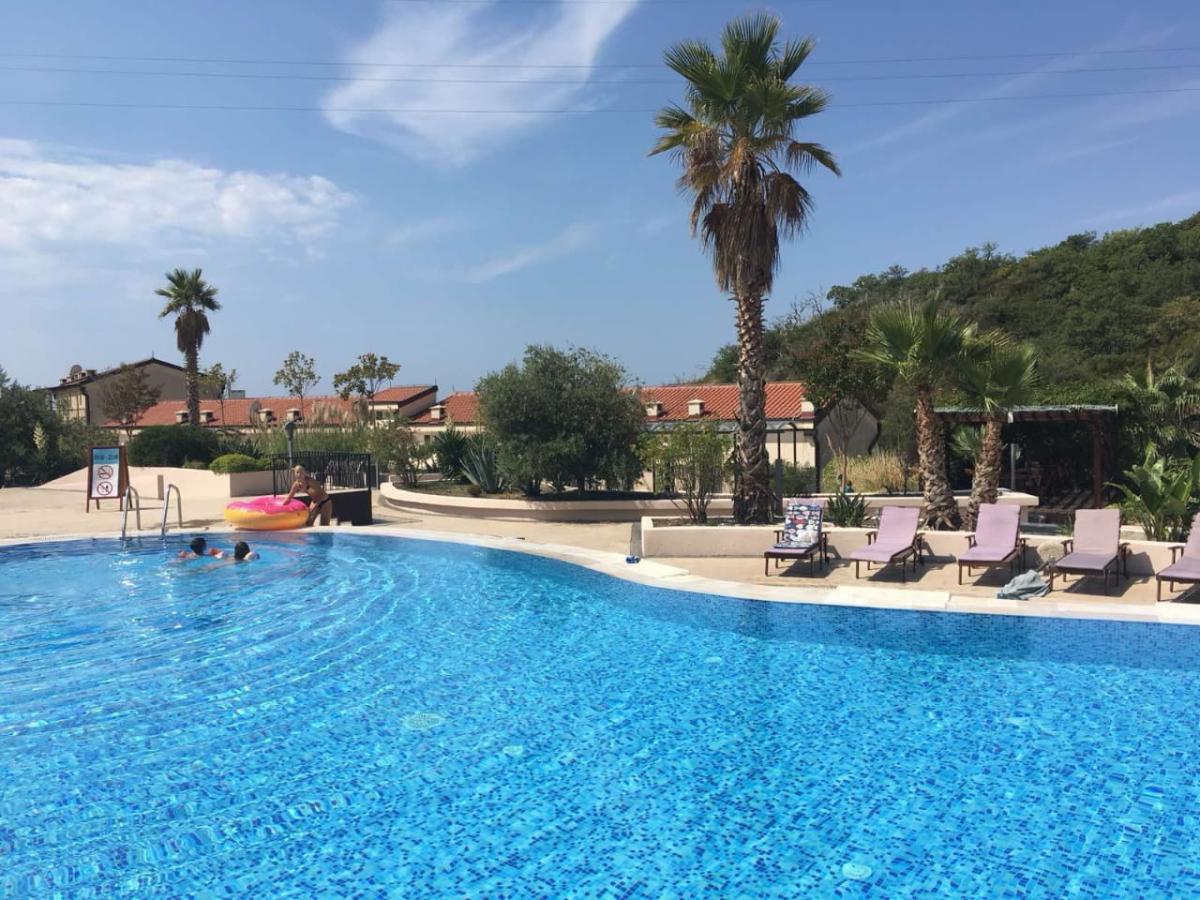 Bright apartment with a large terrace near the beaches of Milocer — Przno, Budva 2