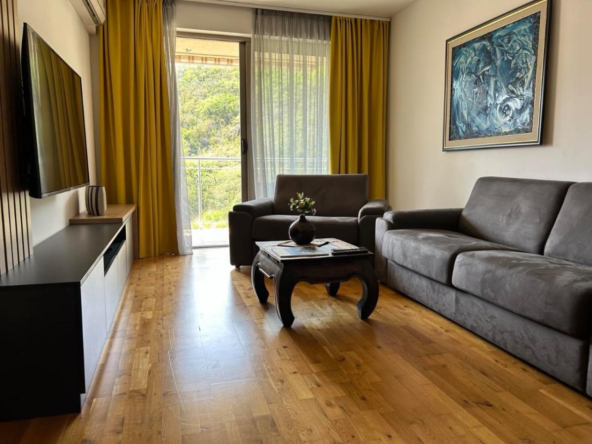 Bright apartment with a large terrace near the beaches of Milocer — Przno, Budva 3