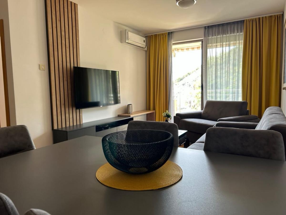 Bright apartment with a large terrace near the beaches of Milocer — Przno, Budva 4