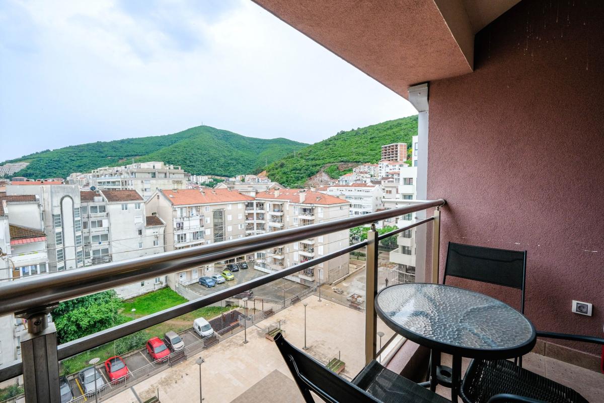 Cozy furnished apartment with mountain view in the center of Budva 11
