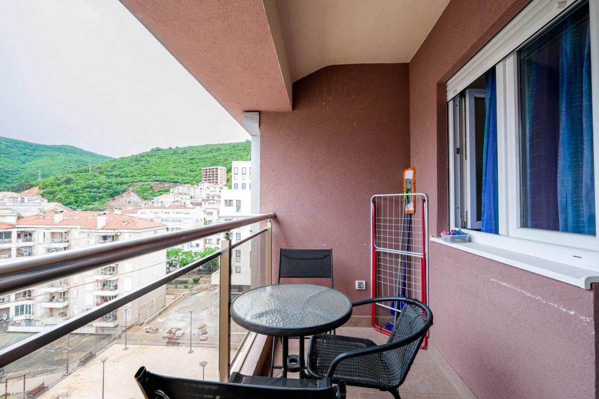 Cozy furnished apartment with mountain view in the center of Budva 12