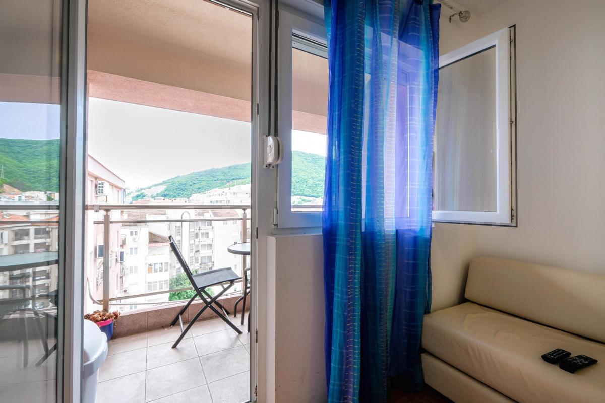Cozy furnished apartment with mountain view in the center of Budva 14