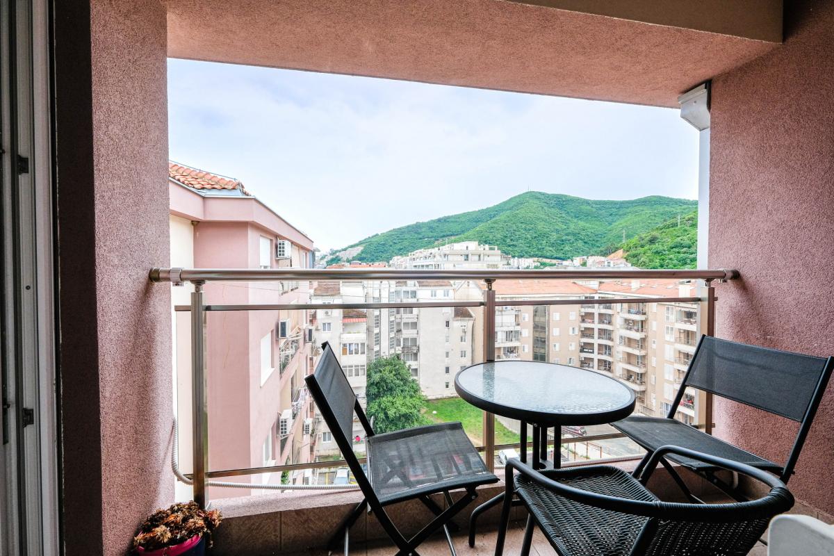 Cozy furnished apartment with mountain view in the center of Budva 15