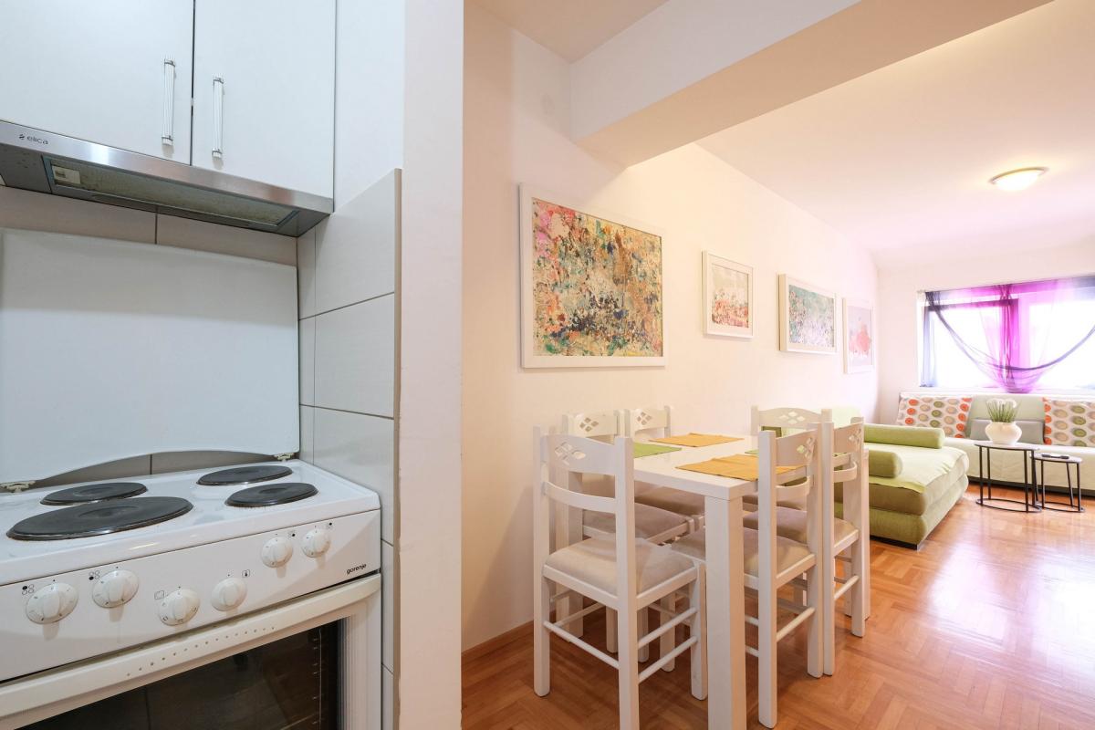 Cozy furnished apartment with mountain view in the center of Budva 21