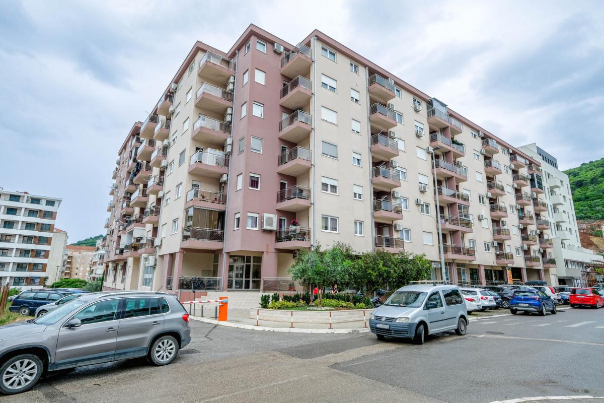 Cozy furnished apartment with mountain view in the center of Budva 29