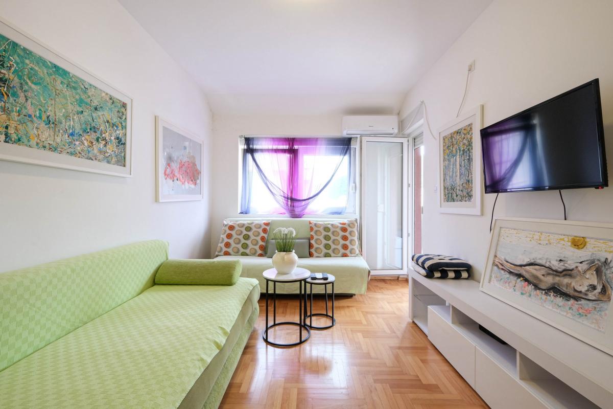 Cozy furnished apartment with mountain view in the center of Budva 7