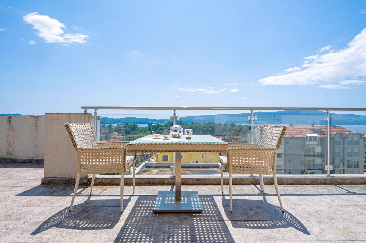 Penthouse with Pool and Sea View 17