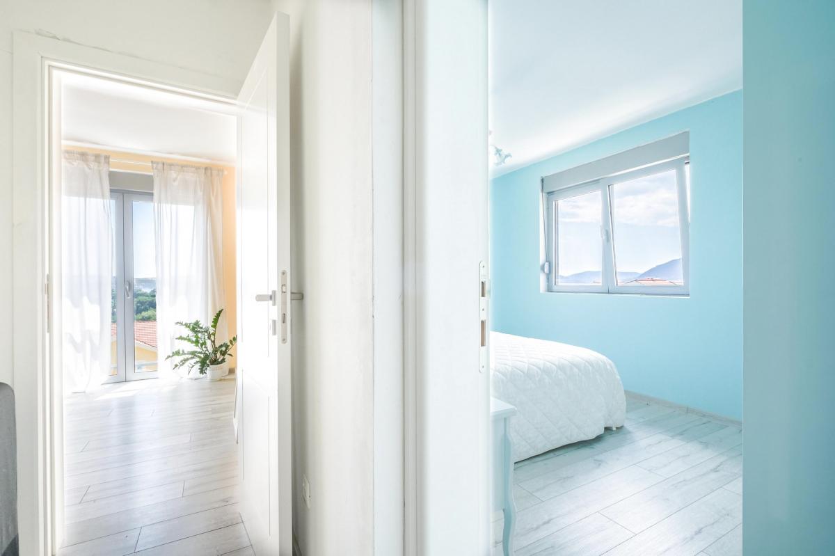 Penthouse with Pool and Sea View 23
