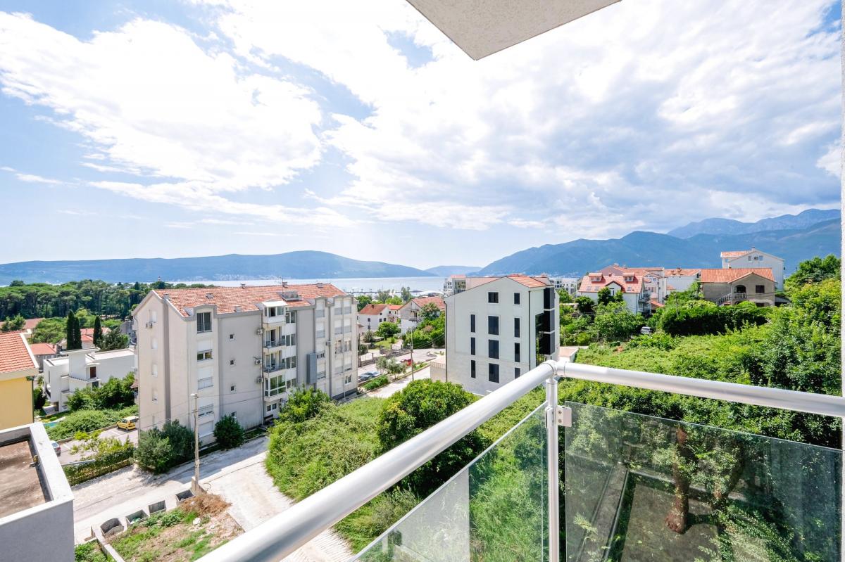 Penthouse with Pool and Sea View 28