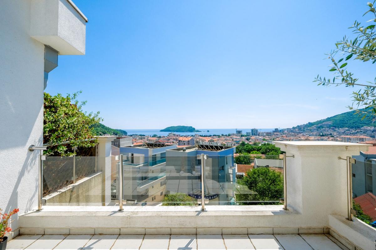 Bright apartment with panoramic view of Budva — 65 m2 comfort and space 24