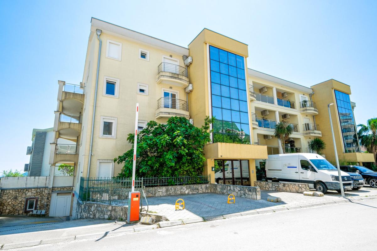 Bright apartment with panoramic view of Budva — 65 m2 comfort and space 30