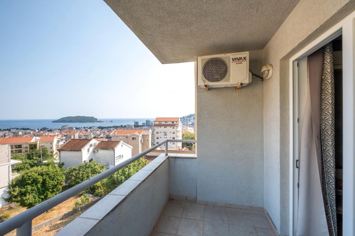 Comfortable 2 bedroom apartment with sea view in Lazi area, Budva 16