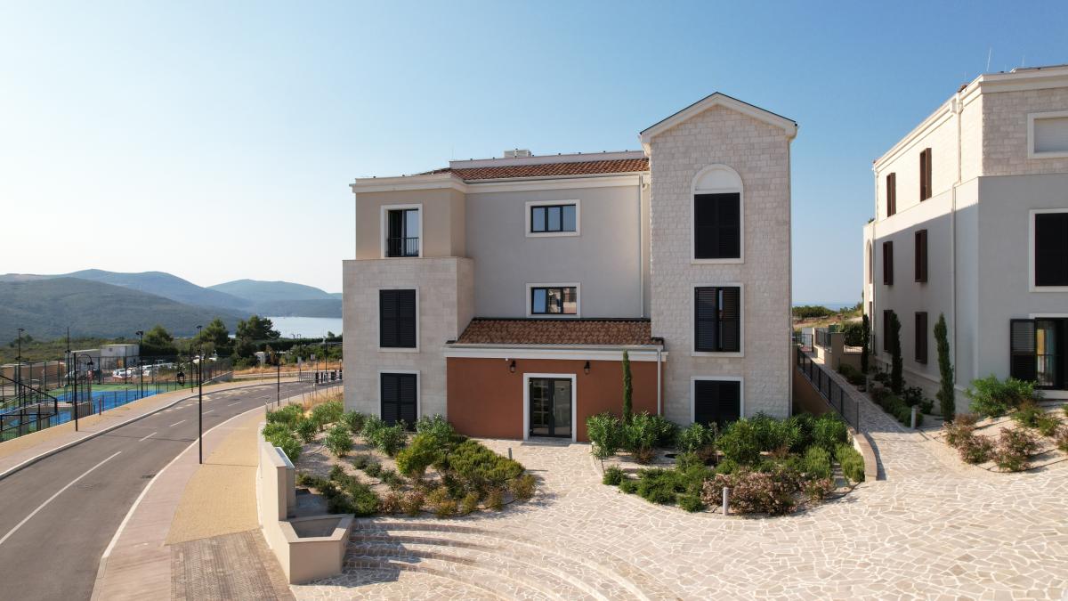 Dvosoban stan u Tivtu, 98m²