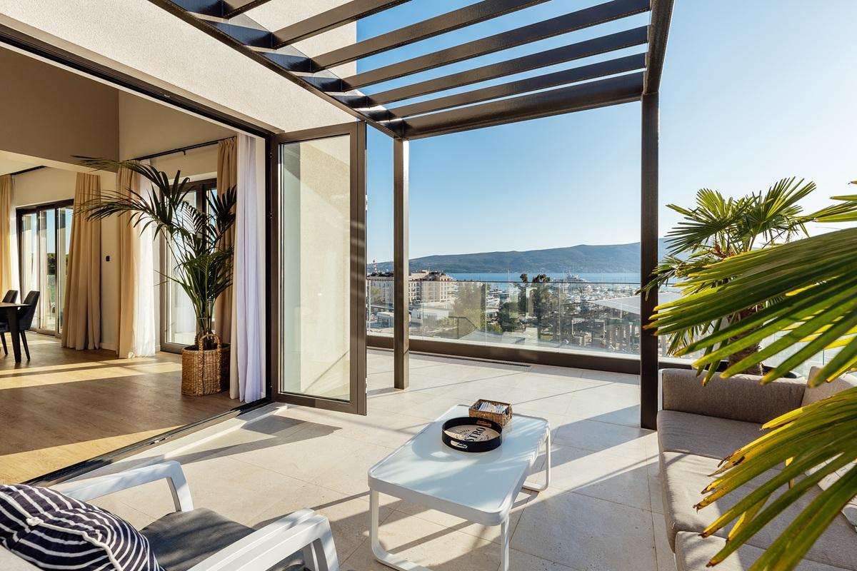 Luxury Penthouse with Sea Views in Porto Montenegro 12