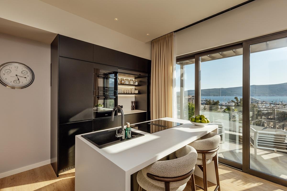 Luxury Penthouse with Sea Views in Porto Montenegro 17