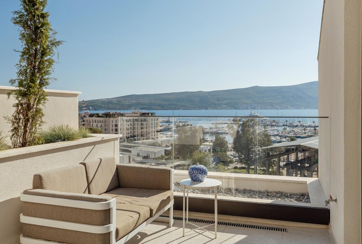 Luxury Penthouse with Sea Views in Porto Montenegro 23