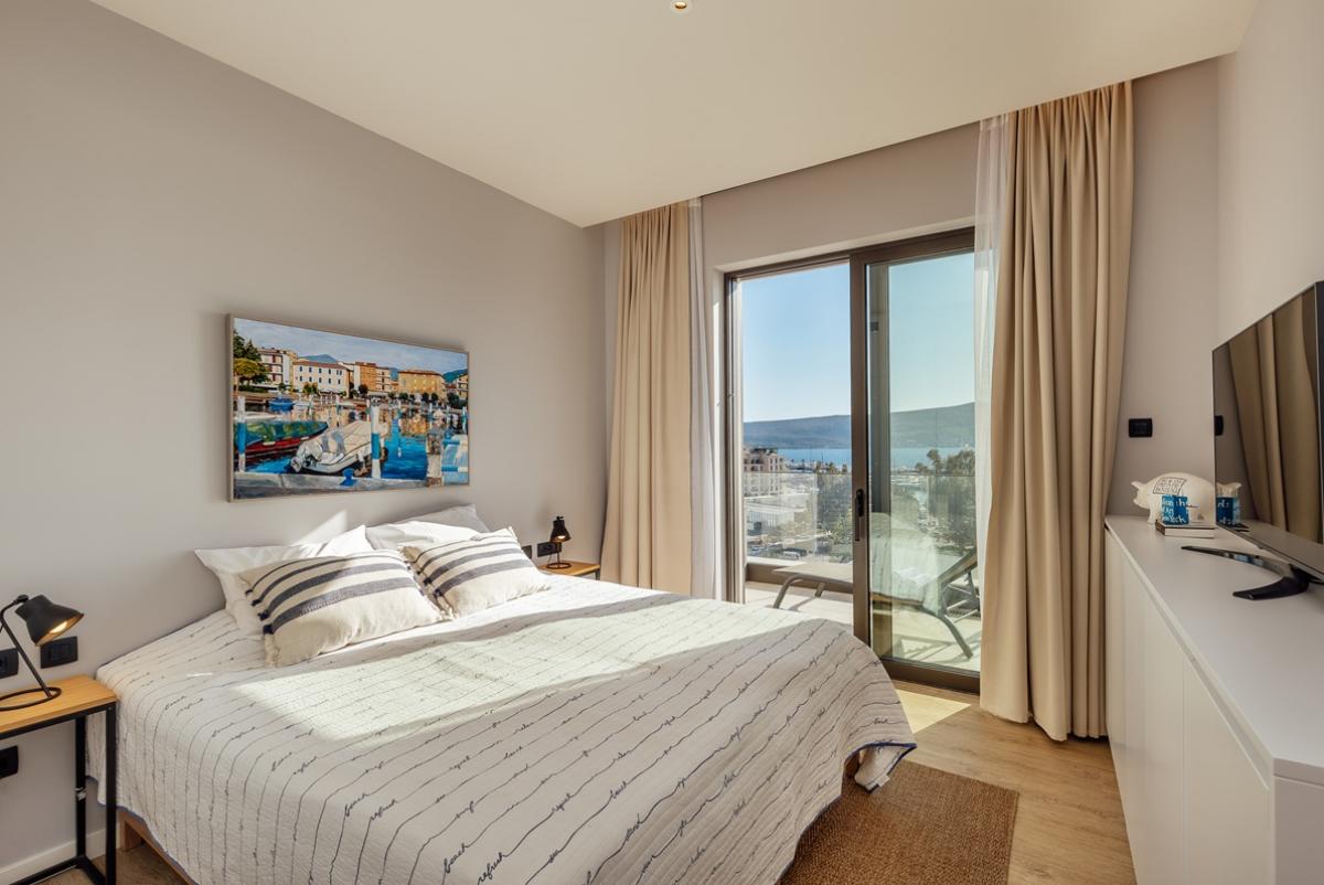 Luxury Penthouse with Sea Views in Porto Montenegro 24