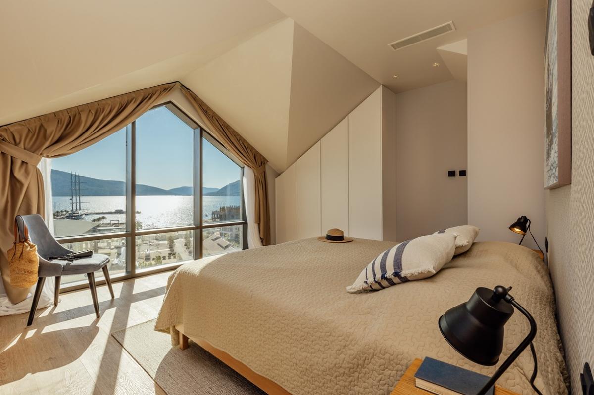 Luxury Penthouse with Sea Views in Porto Montenegro 26