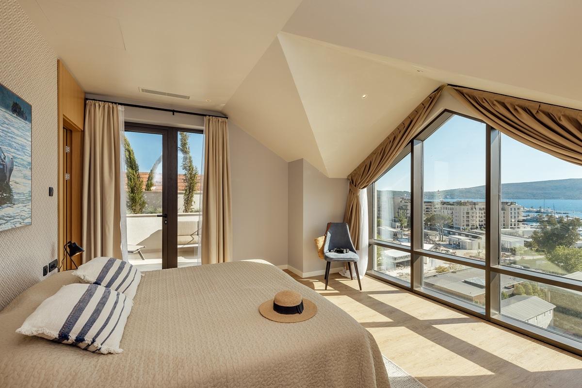 Luxury Penthouse with Sea Views in Porto Montenegro 27