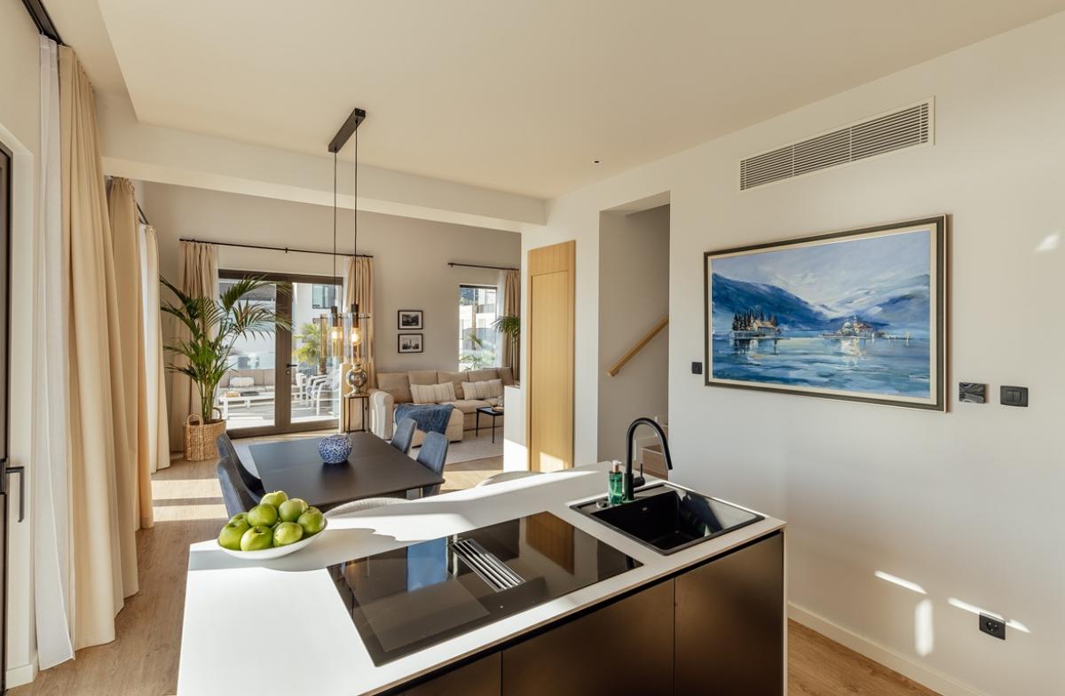 Luxury Penthouse with Sea Views in Porto Montenegro 36