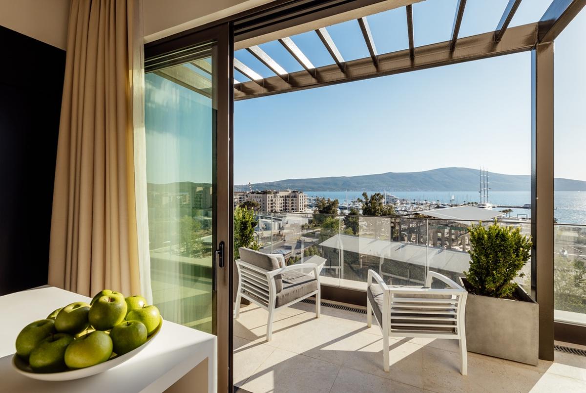 Luxury Penthouse with Sea Views in Porto Montenegro 37