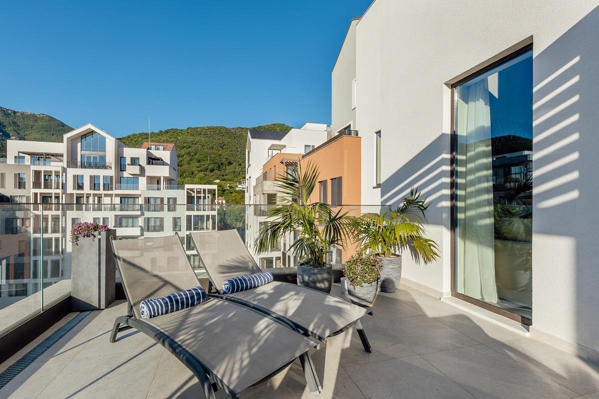 Luxury Penthouse with Sea Views in Porto Montenegro 40