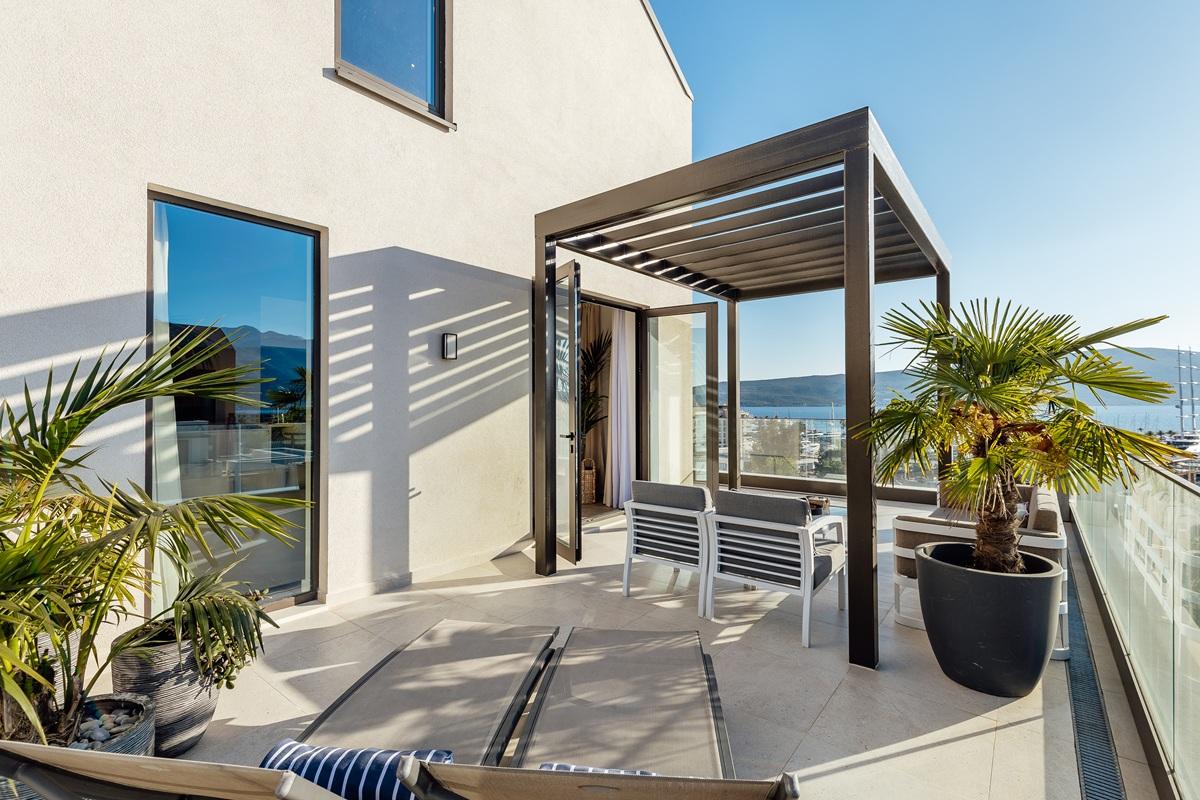 Luxury Penthouse with Sea Views in Porto Montenegro 41