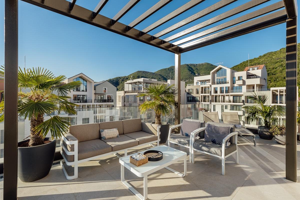 Luxury Penthouse with Sea Views in Porto Montenegro 42