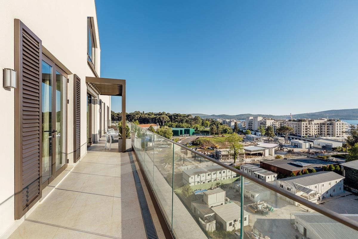 Luxury Penthouse with Sea Views in Porto Montenegro 44